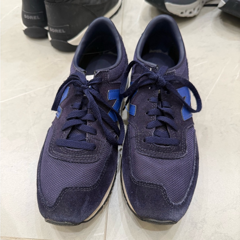 WOMEN NEW BALANCE Navy Sneakers